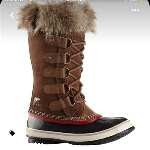 Joan of Artic Sorel boots in fawn color